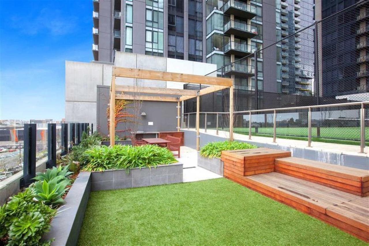 Readyset Apartments At Sentinel Melbourne Exterior photo